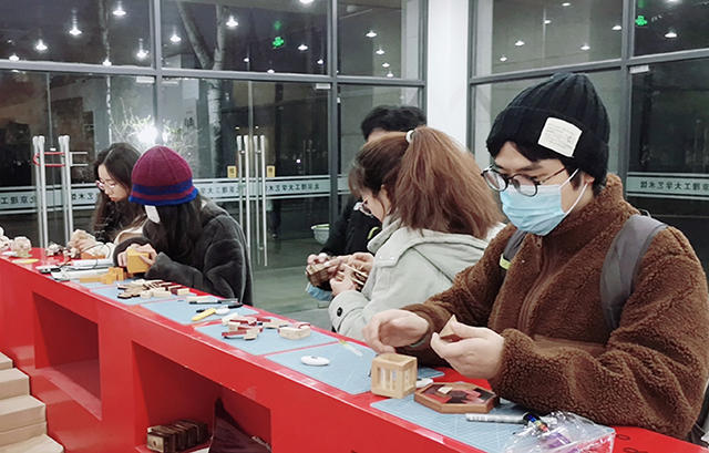 同学参与制作.jpg